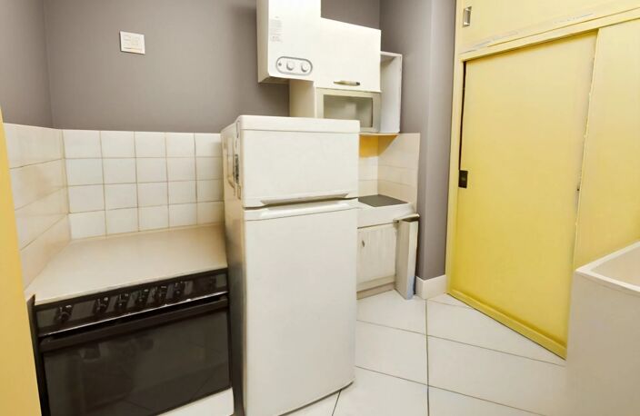 Nice Centre – T2 traversant avec balcon – Idéal Investissement - Faibles charges ! — photo 5