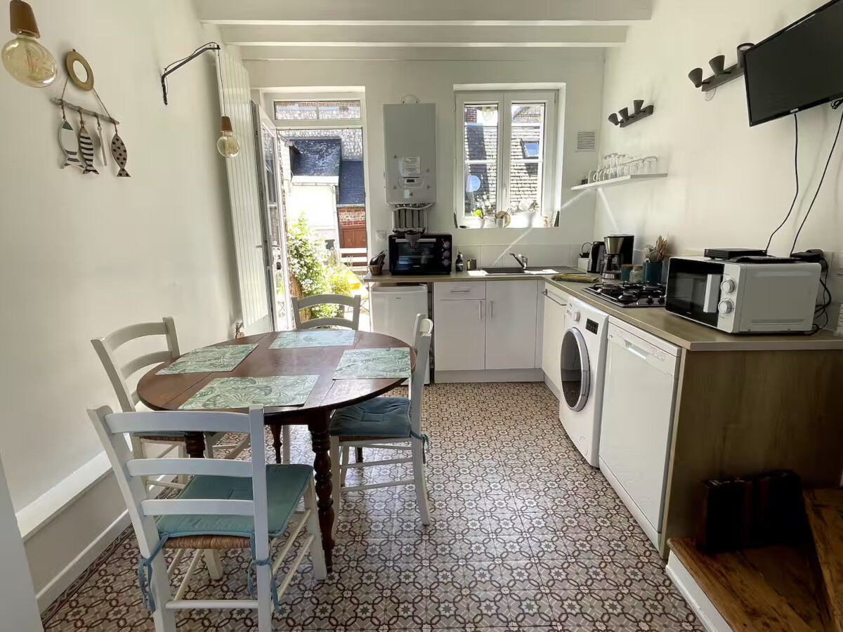 Photo ETRETAT à 2 pas de la mer, jolie maison rénovée en briques et silex avec cour et dépendance image 2/4