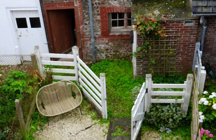 ETRETAT à 2 pas de la mer, jolie maison rénovée en briques et silex avec cour et dépendance — photo 5