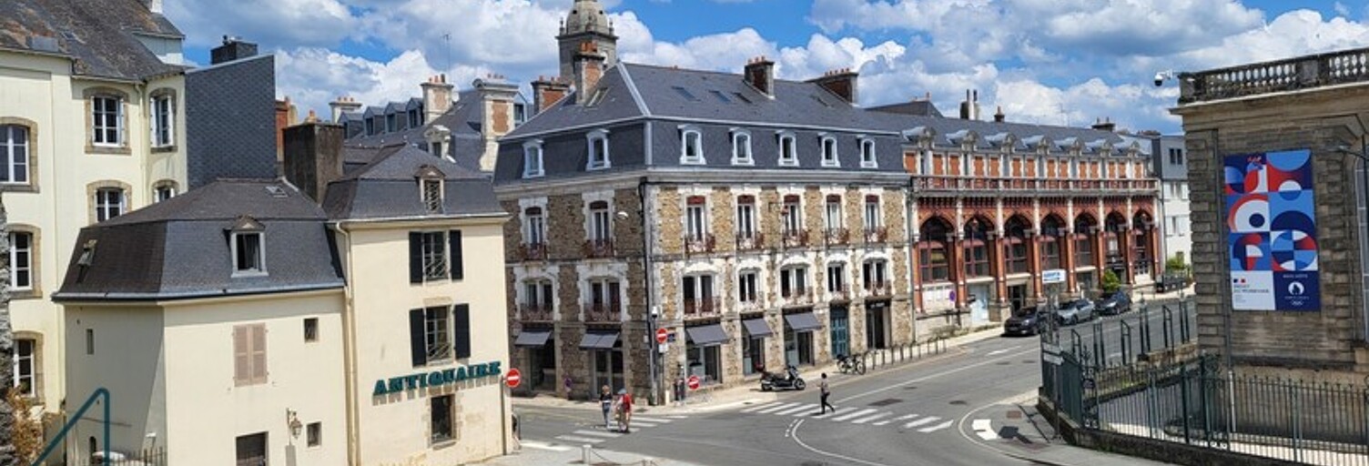 Commerce  330 m² à louer à Vannes (56000)