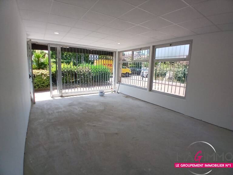 Local commercial — photo 1