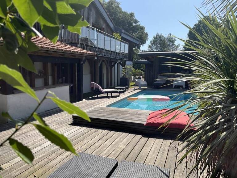 Villa de 8 pièces principales — photo 1
