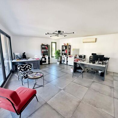 Commerce  730000 €