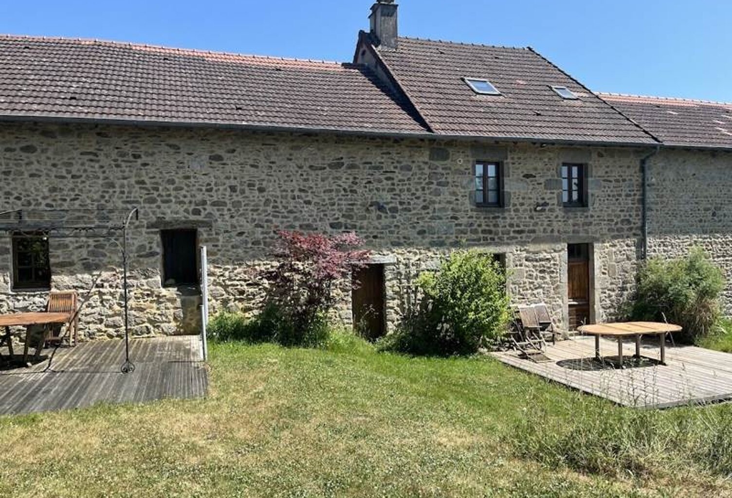 Maison en pierre de 8 pièces principales — photo 1