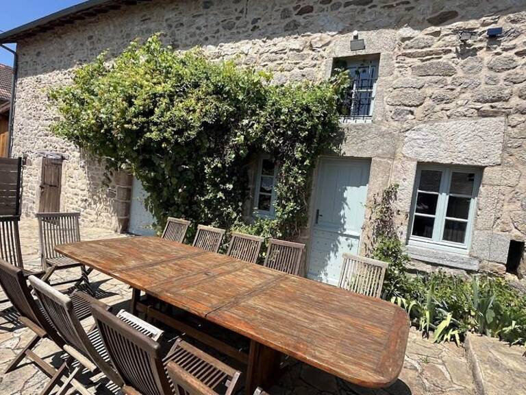 Maison en pierre de 8 pièces principales — photo 1