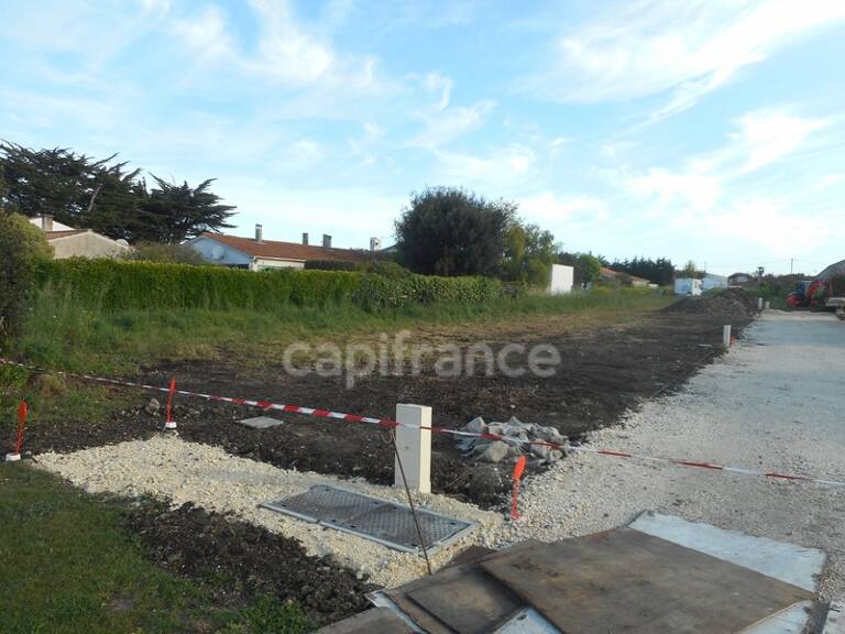 Dpt Charente Maritime (17), Ile d'OLERON, à vendre LA BREE LES BAINS terrain 336 m² — photo 1