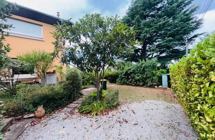 Exclusivité Orpi – Maison familiale 6 chambres avec piscine dans un cadre verdoyant et recherché — photo 2