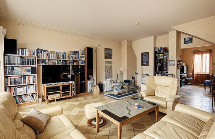 Exclusivité Orpi – Maison familiale 6 chambres avec piscine dans un cadre verdoyant et recherché — photo 4