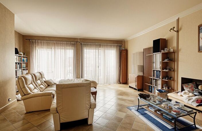 Exclusivité Orpi – Maison familiale 6 chambres avec piscine dans un cadre verdoyant et recherché — photo 5