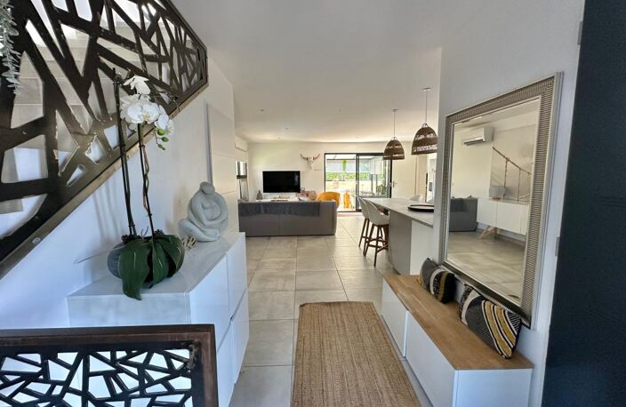 VILLA CONTEMPORAINE T5 AVEC PISCINE — photo 4