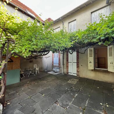 Maison 9 pièces 300000 €