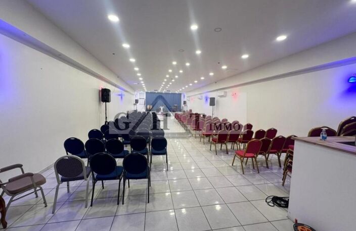 ENTREPOT DE 300M² A VENDRE  A SAINT-DENIS — photo 3
