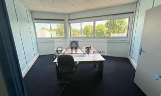 Bureau  160 m² à louer à Quincy-Voisins (77860)