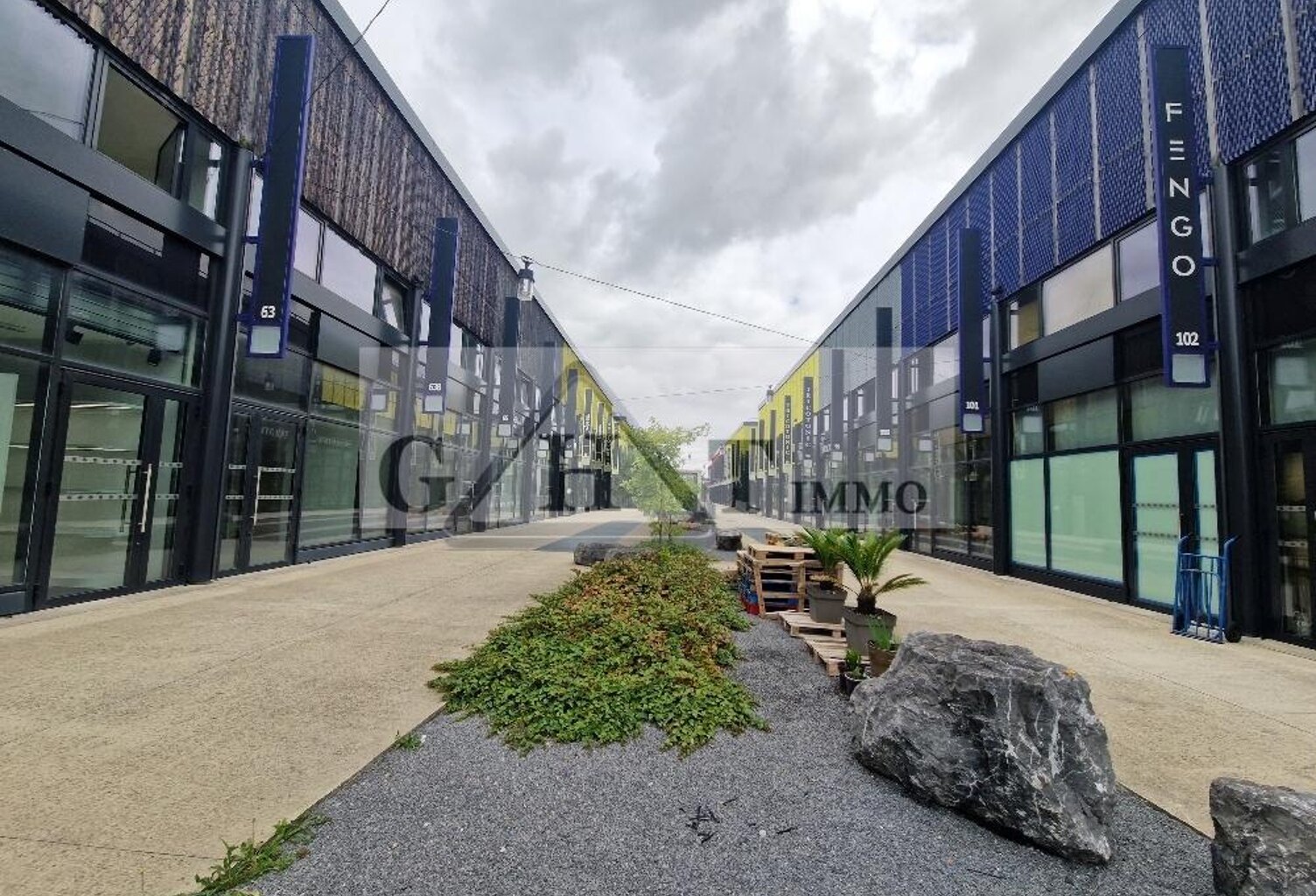 A VENDRE 593 M²  ENTREPOT BUREAUX A TREMBLAY EN FRANCE — photo 1