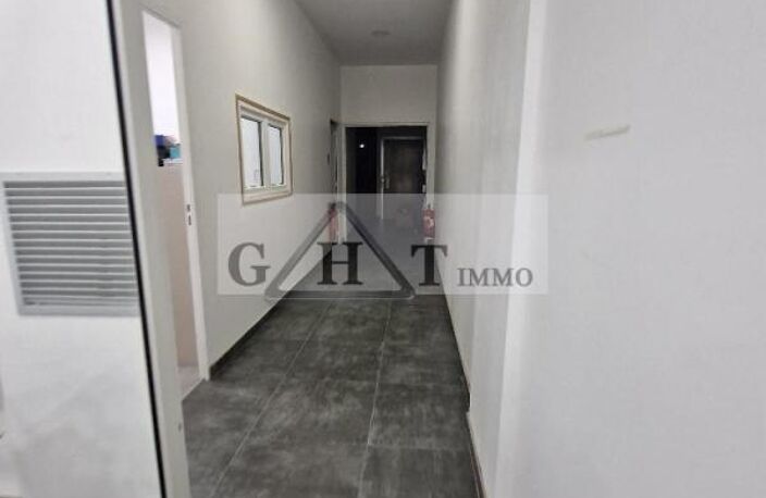 A VENDRE 593 M²  ENTREPOT BUREAUX A TREMBLAY EN FRANCE — photo 2