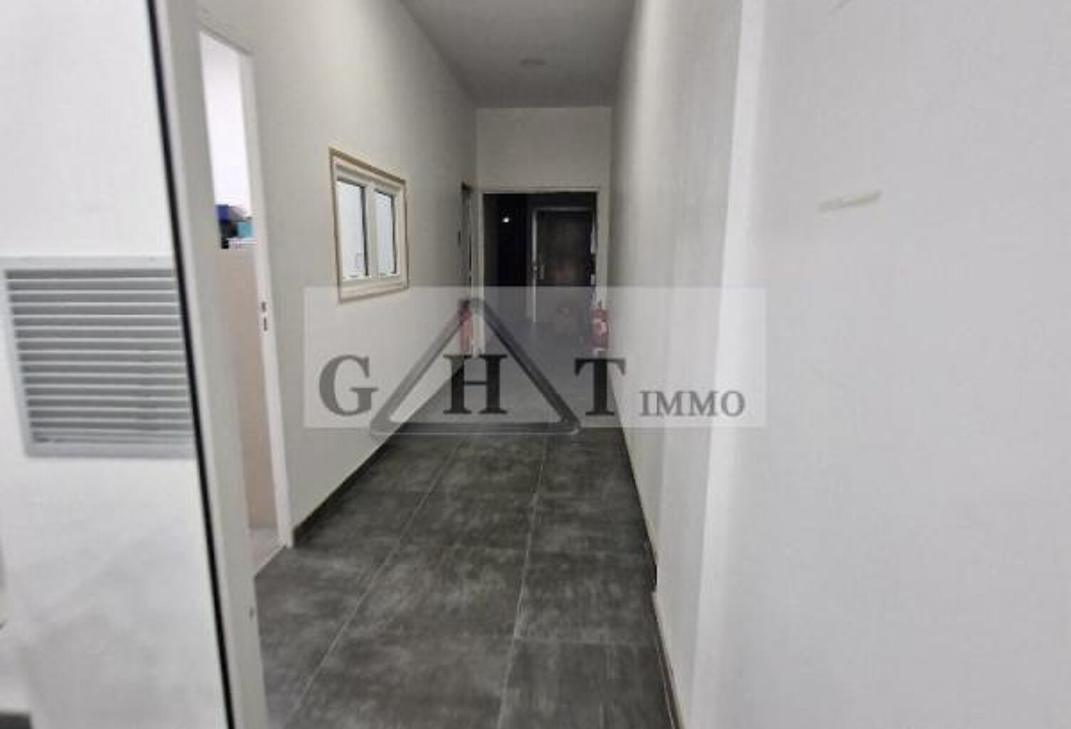 A VENDRE 273 M²  ENTREPOT BUREAUX A TREMBLAY EN FRANCE — photo 1