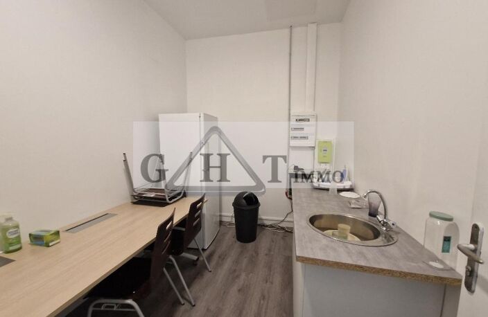 A VENDRE 273 M²  ENTREPOT BUREAUX A TREMBLAY EN FRANCE — photo 3