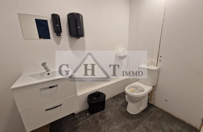 A VENDRE 273 M²  ENTREPOT BUREAUX A TREMBLAY EN FRANCE — photo 4