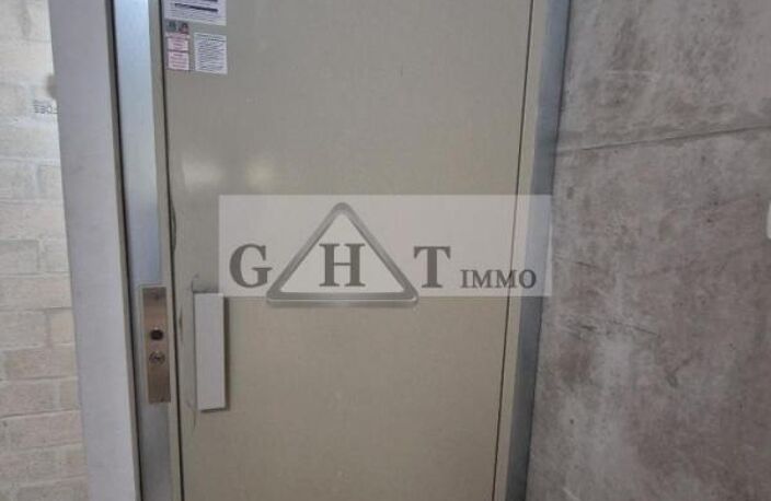 A VENDRE 273 M²  ENTREPOT BUREAUX A TREMBLAY EN FRANCE — photo 5