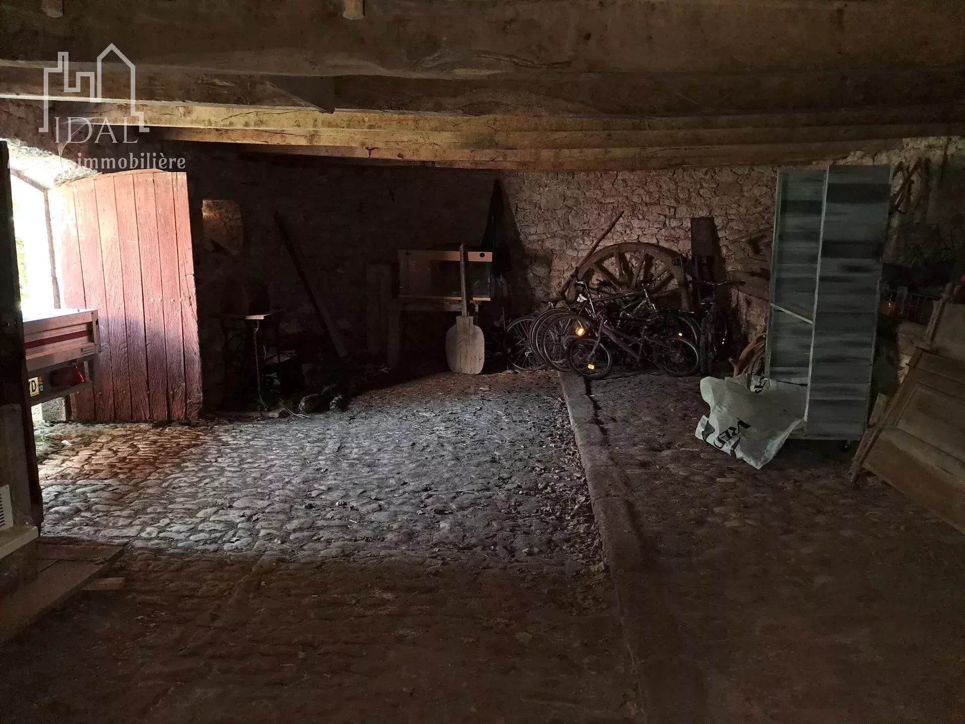 Photo Grange à rénover à 8 mn de la A75 image 3/4