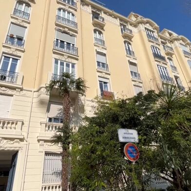 Bureau 7 pièces 3400 €