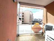 Studio cabine en bon état, vendu meublé, avec agréable loggia. — photo 2
