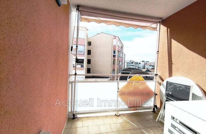 Studio cabine en bon état, vendu meublé, avec agréable loggia. — photo 2