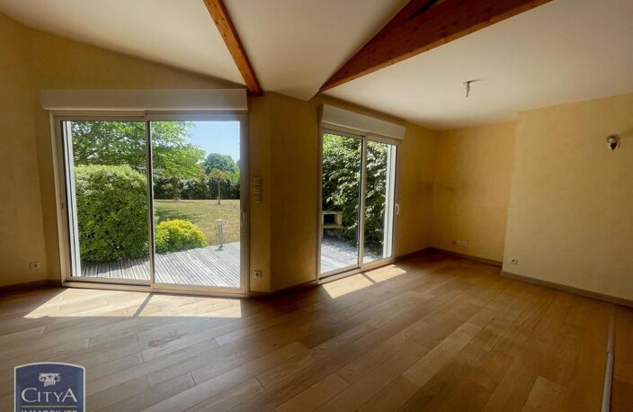 Vente maison 5 pièces 121 m² Saint-Georges-lès-Baillargeaux (86130) — photo 2
