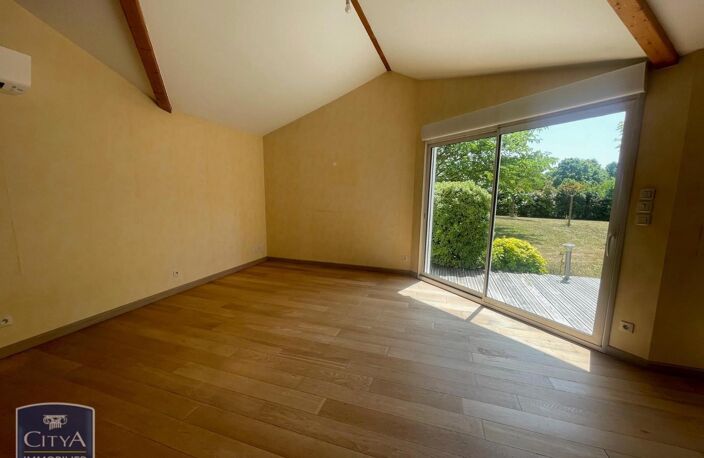 Vente maison 5 pièces 121 m² Saint-Georges-lès-Baillargeaux (86130) — photo 4