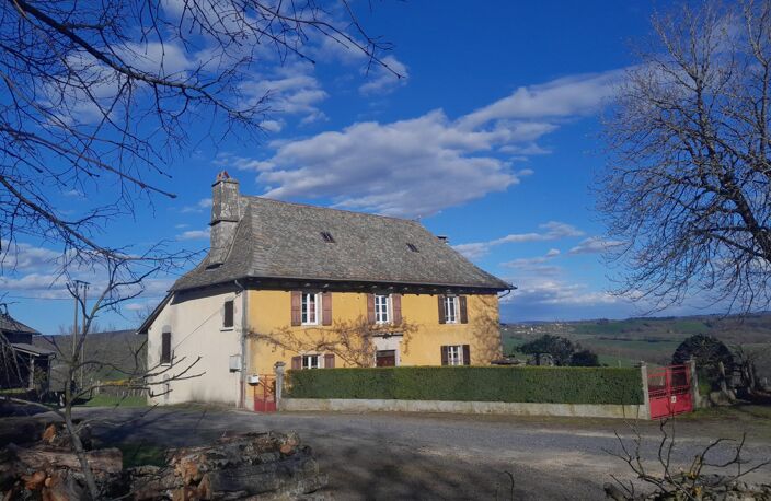 CORPS DE FERME SUR 1 Ha DE TERRAIN ENVIRON A 25 MN D'AURILLAC — photo 2