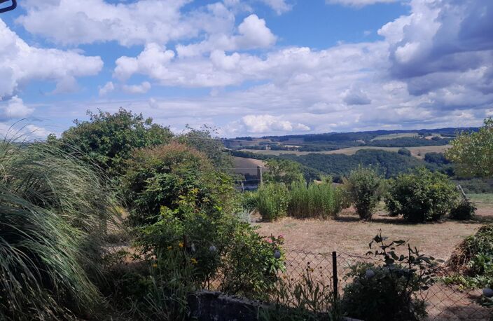 CORPS DE FERME SUR 1 Ha DE TERRAIN ENVIRON A 25 MN D'AURILLAC — photo 5
