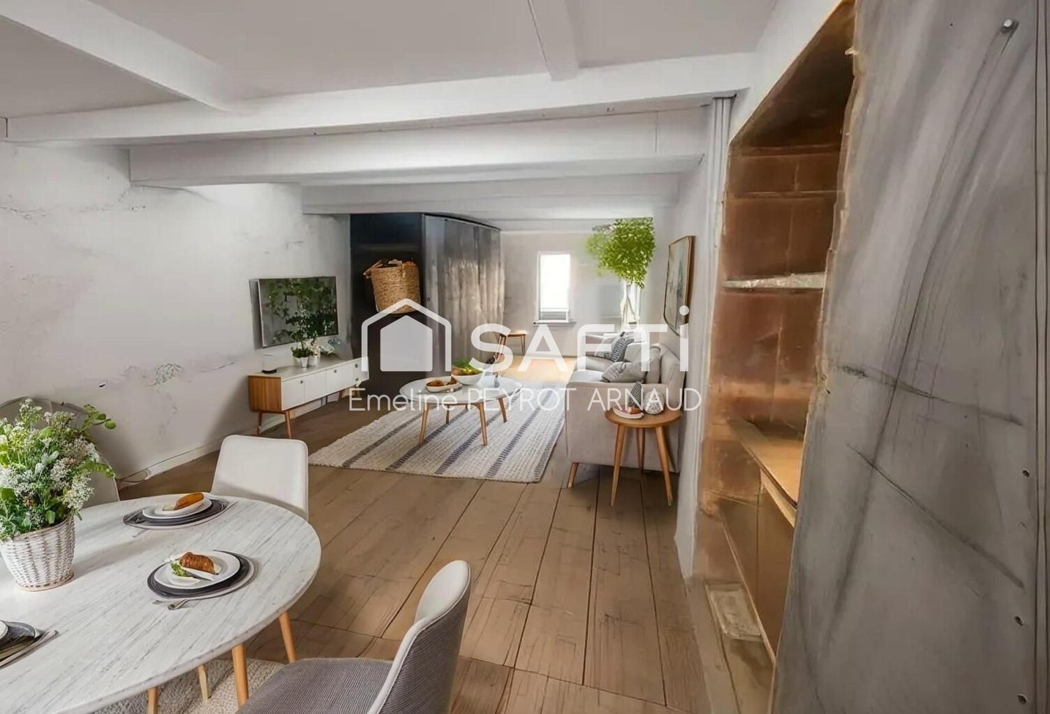 Maison en pierre à rénover au cœur du village de Quintenas — photo 1