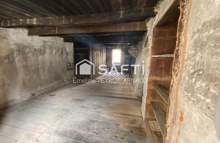 Maison en pierre à rénover au cœur du village de Quintenas — photo 2