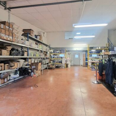 Commerce  445000 €