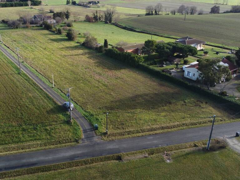 Terrain constructible hors lotissement — photo 1