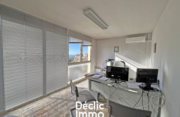 PLATEAU DE BUREAUX AVEC PARKINGS - CENTRE-VILLE - GRASSE  — photo 2