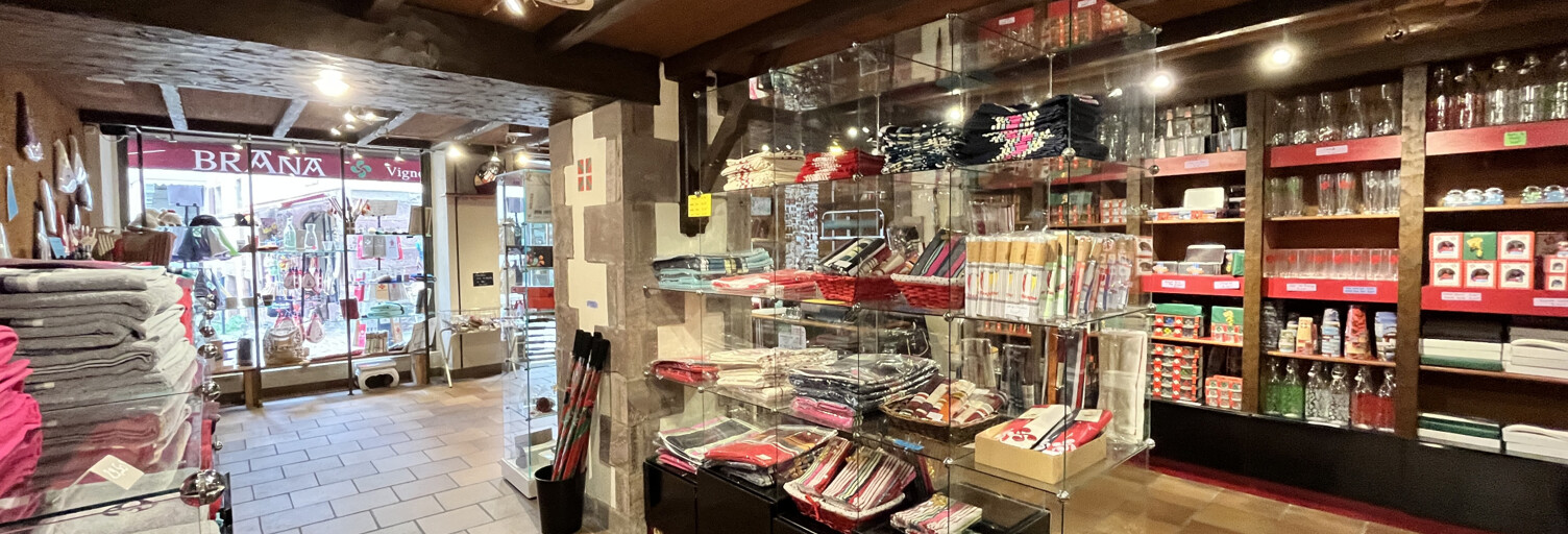 Commerce  61 m² à vendre à Saint-Jean-Pied-de-Port (64220)