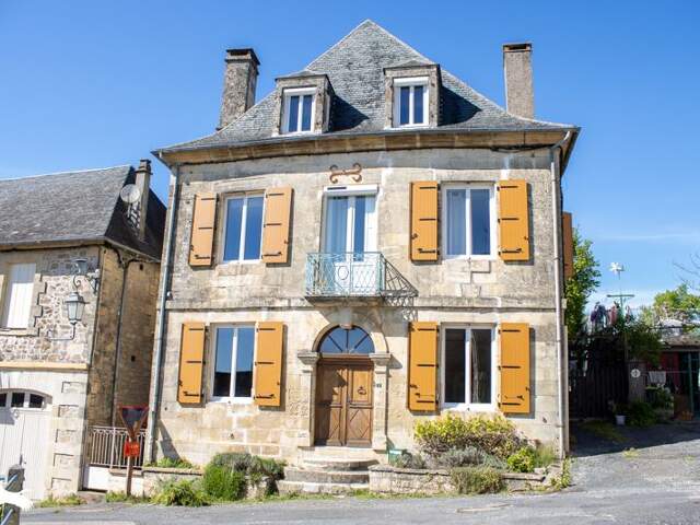 Maison de bourg de 8 pièces principales — photo du bien