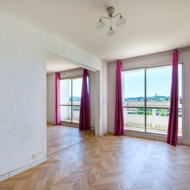 Appartement 4 pièces 215660 €