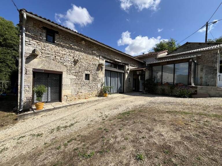Maison en pierre de 5 pièces principales — photo 1