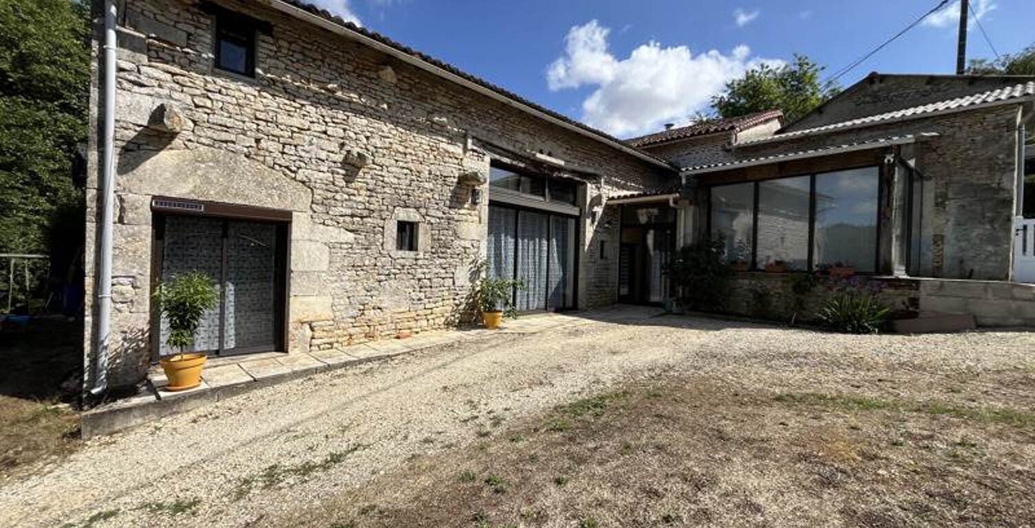 Maison en pierre de 5 pièces principales — photo 1