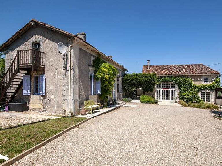 Maison en pierre de 6 pièces principales — photo 1