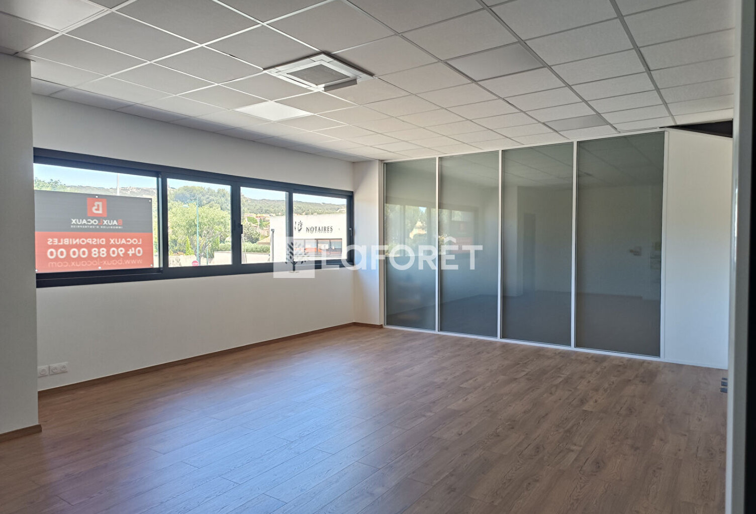 Local commercial La Fare Les Oliviers 35.9 m2 — photo 1