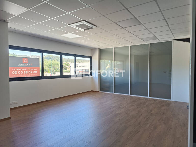 Local commercial La Fare Les Oliviers 35.9 m2 — photo 1