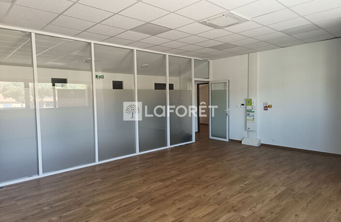 Local commercial La Fare Les Oliviers 35.9 m2 — photo 3
