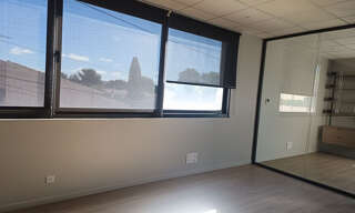 Commerce  152 m² à louer à La Fare-les-Oliviers (13580)