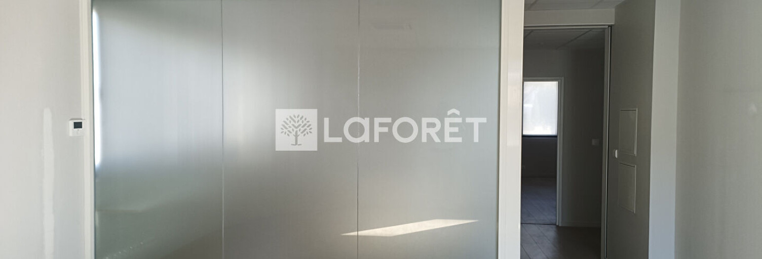 Commerce  152 m² à louer à La Fare-les-Oliviers (13580)
