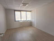 Local commercial La Fare Les Oliviers 152.4 m2 — photo 2