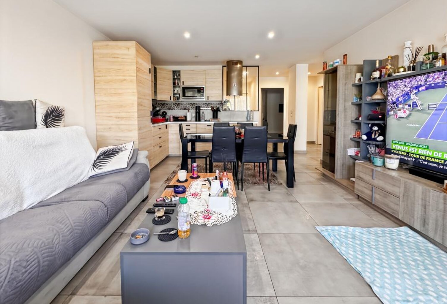 Appartement À Vendre — photo 1