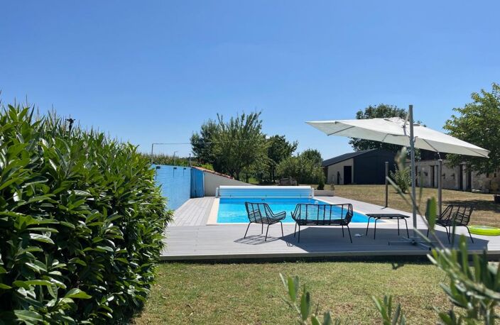 Tonnay-Charente, ancienne grange rénovée, 470 m²habitables, avec dépendances, jardin et piscine — photo 3